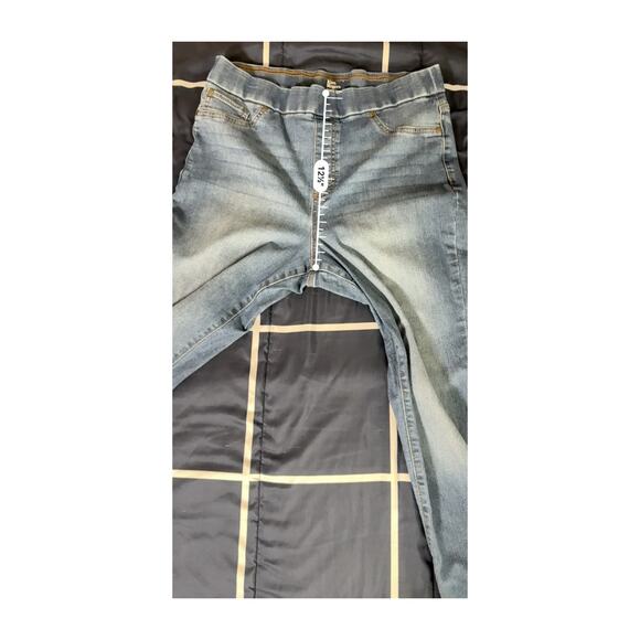 Kim Rogers Women's Size 12 Tummy Control Pull On Medium Wash Jeans - Picture 4 of 7